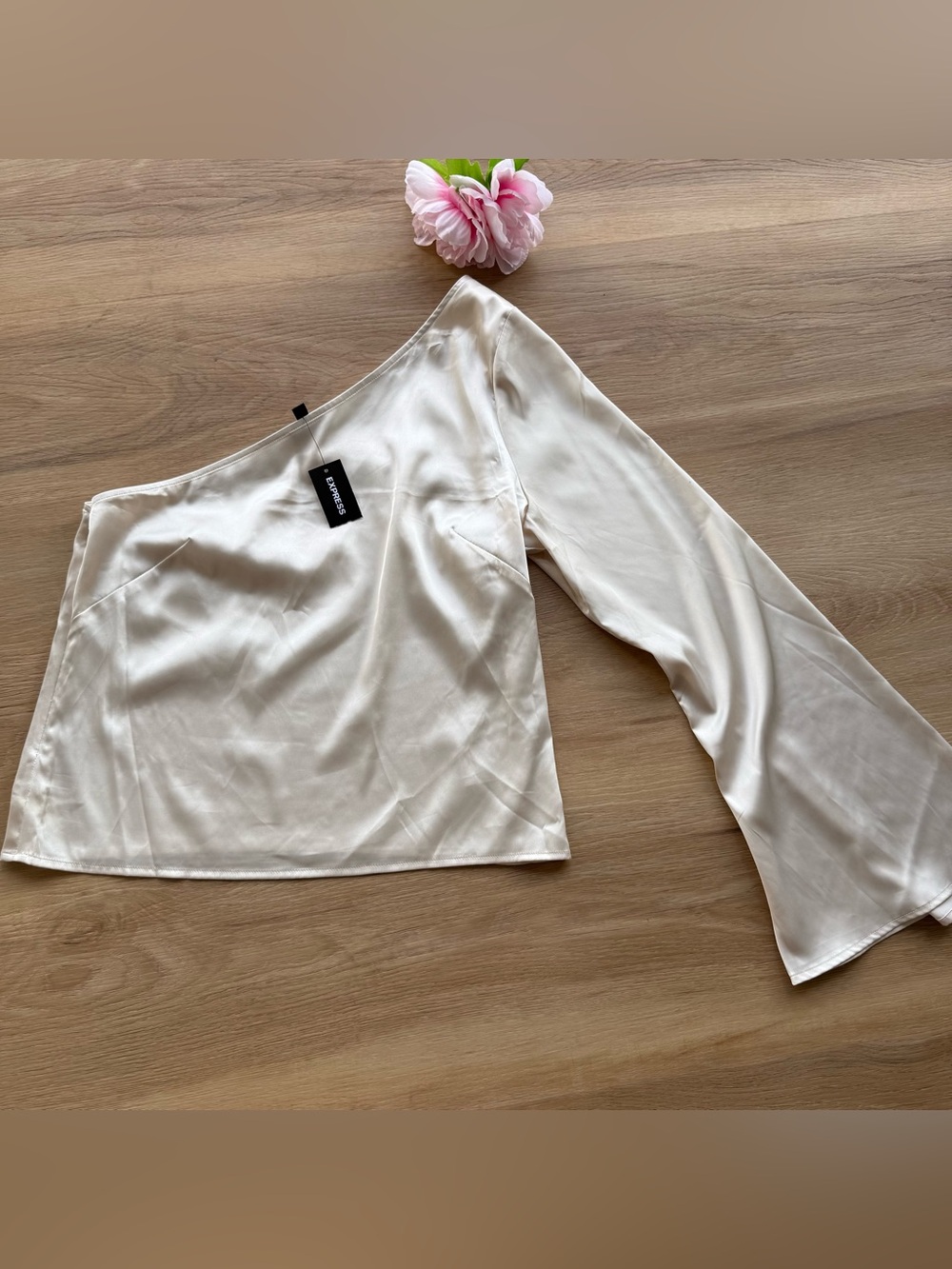 Express One-Shoulder Satin blouse in Cream Small long sleeved zipper lightweight